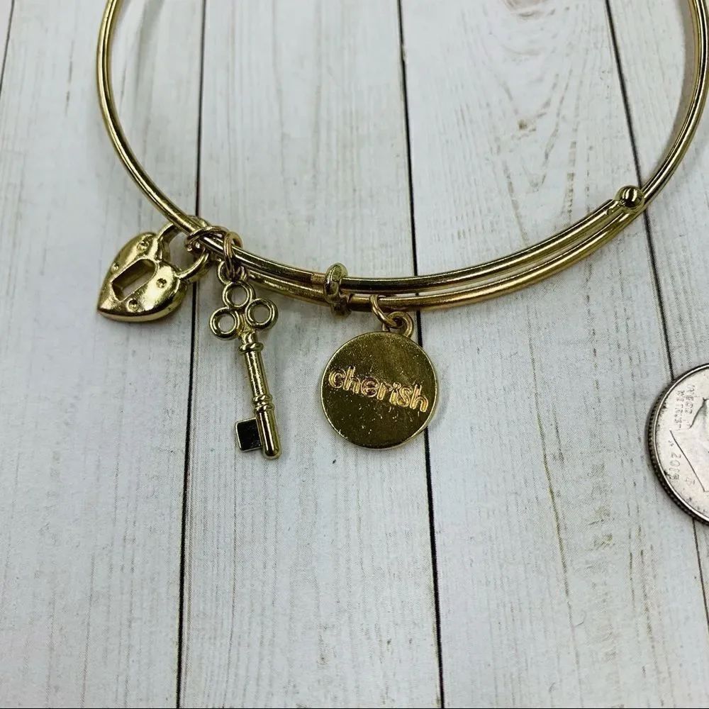 Cherish Key And Lock Gold Bracelet‎ - Picture 2 of 2